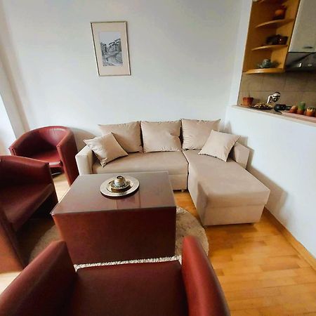 Centar Apartment Aleks Skopje Ngoại thất bức ảnh